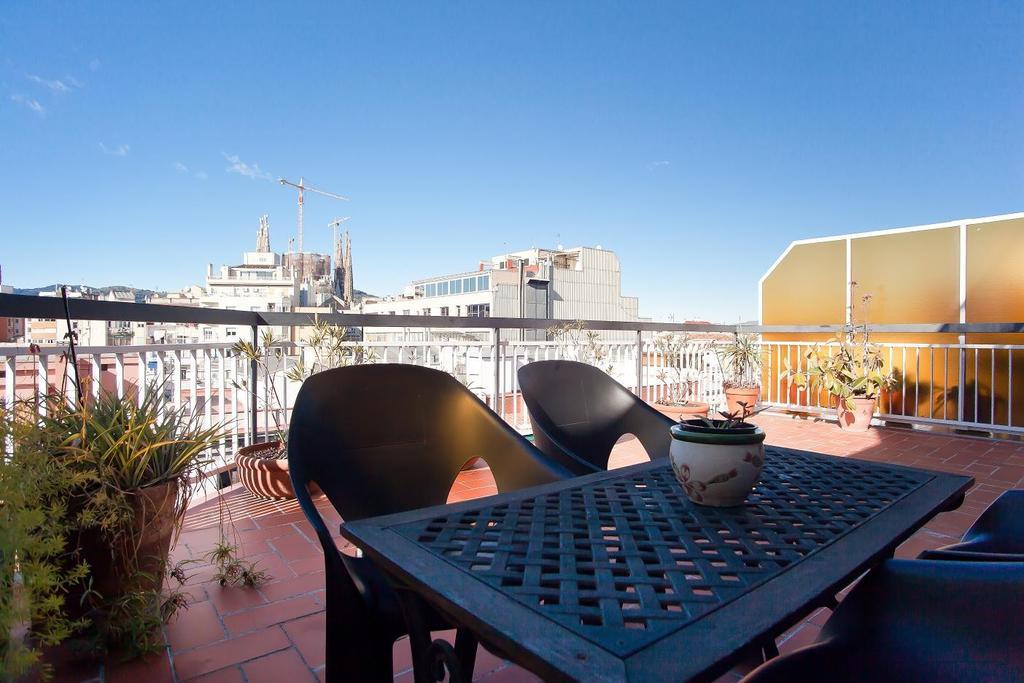 Ferienwohnung Aparteasy - Atic Sagrada Familia Barcelona Exterior foto